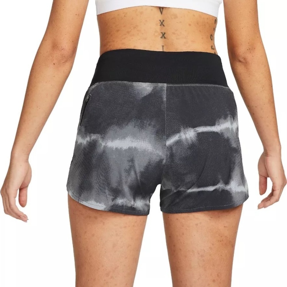 NIKE- ATHLETIC SHORTS - Picture 2 of 5